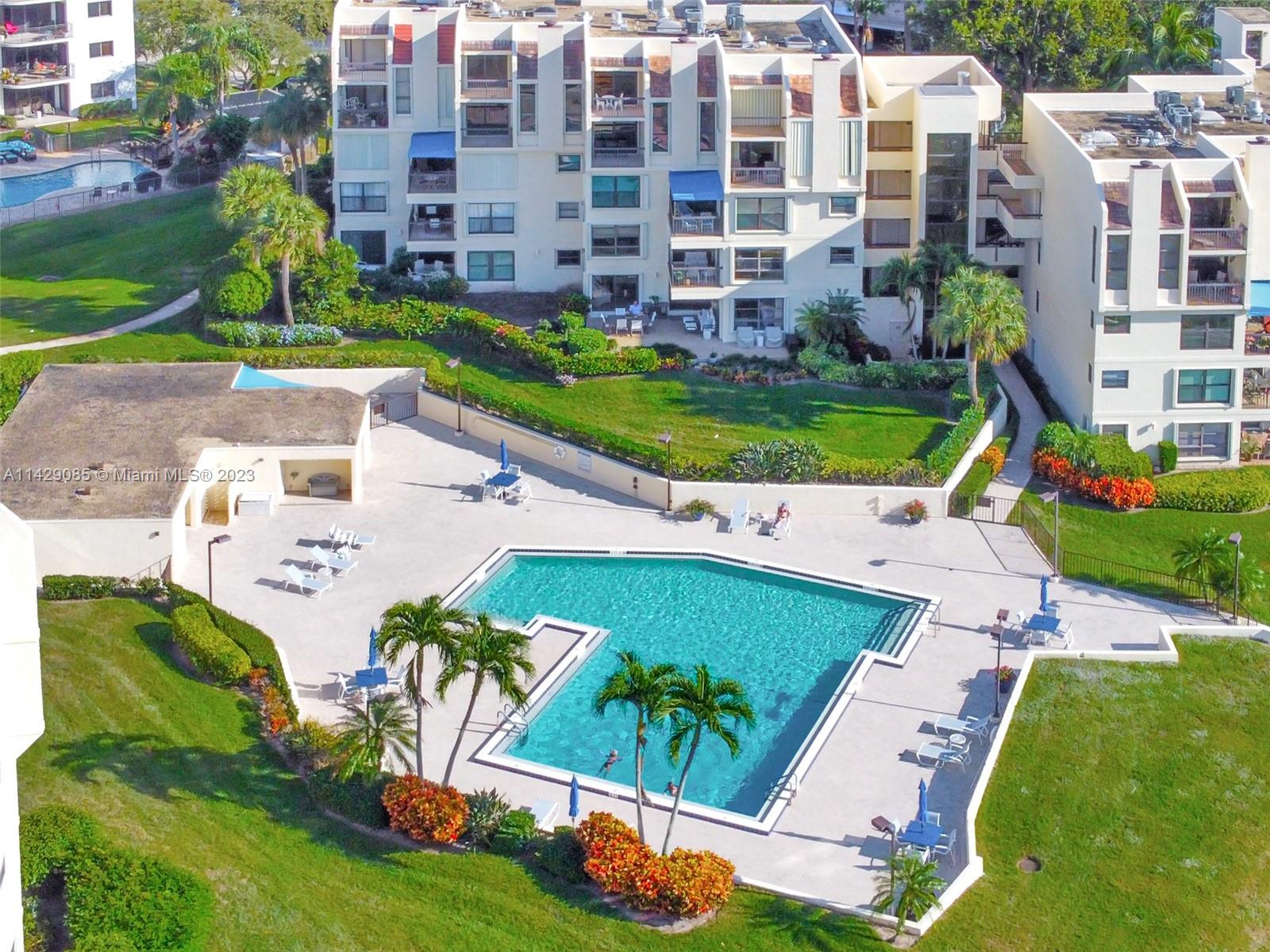 372 Golfview Rd Unit: 201