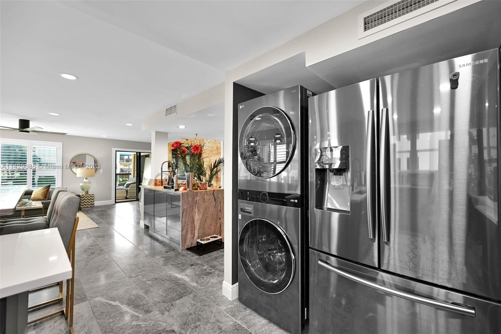 372 Golfview Rd Unit: 201