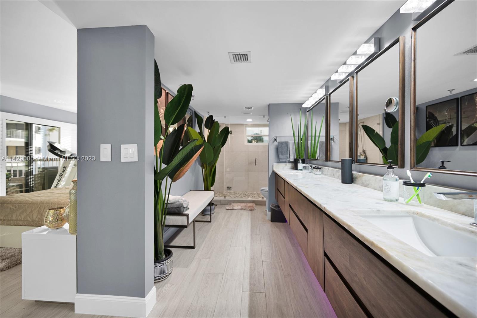 372 Golfview Rd Unit: 201