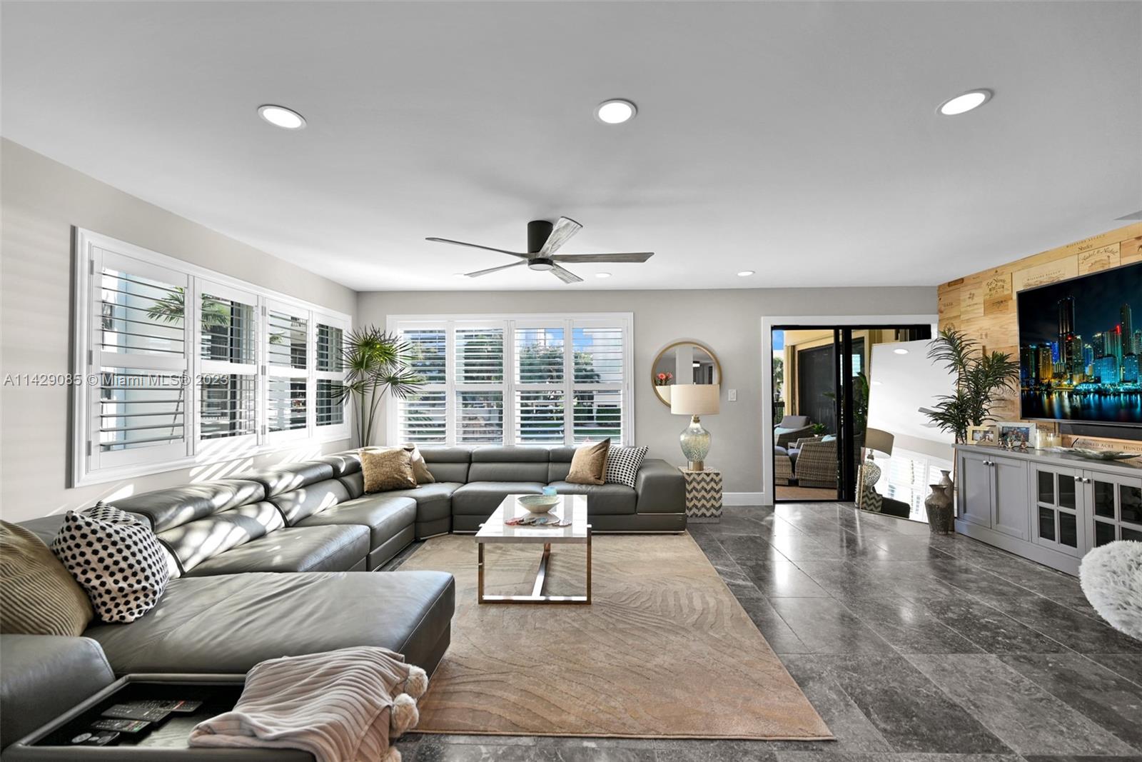 372 Golfview Rd Unit: 201