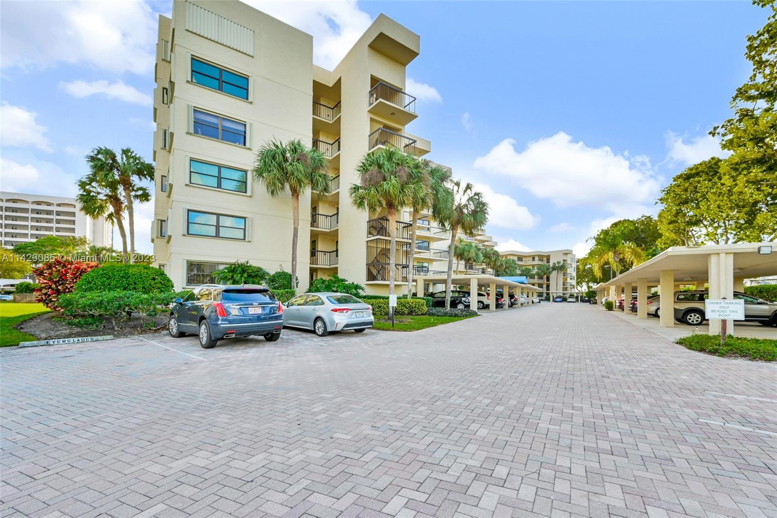 372 Golfview Rd Unit: 201