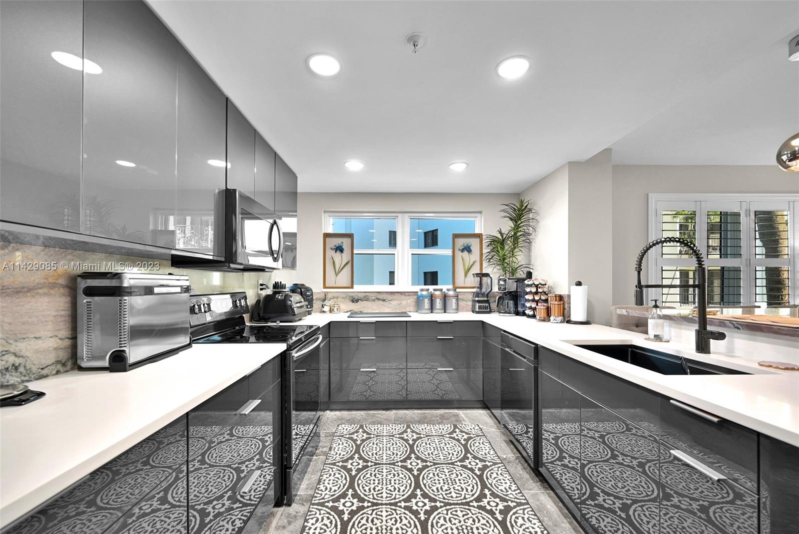 372 Golfview Rd Unit: 201