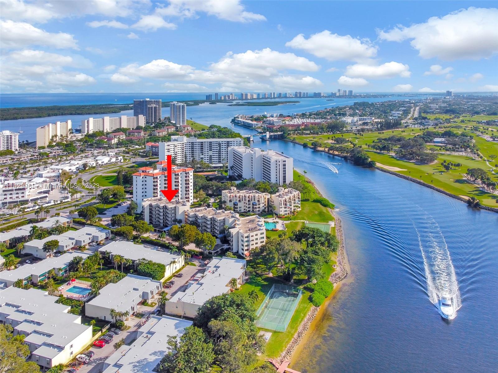 372 Golfview Rd Unit: 201