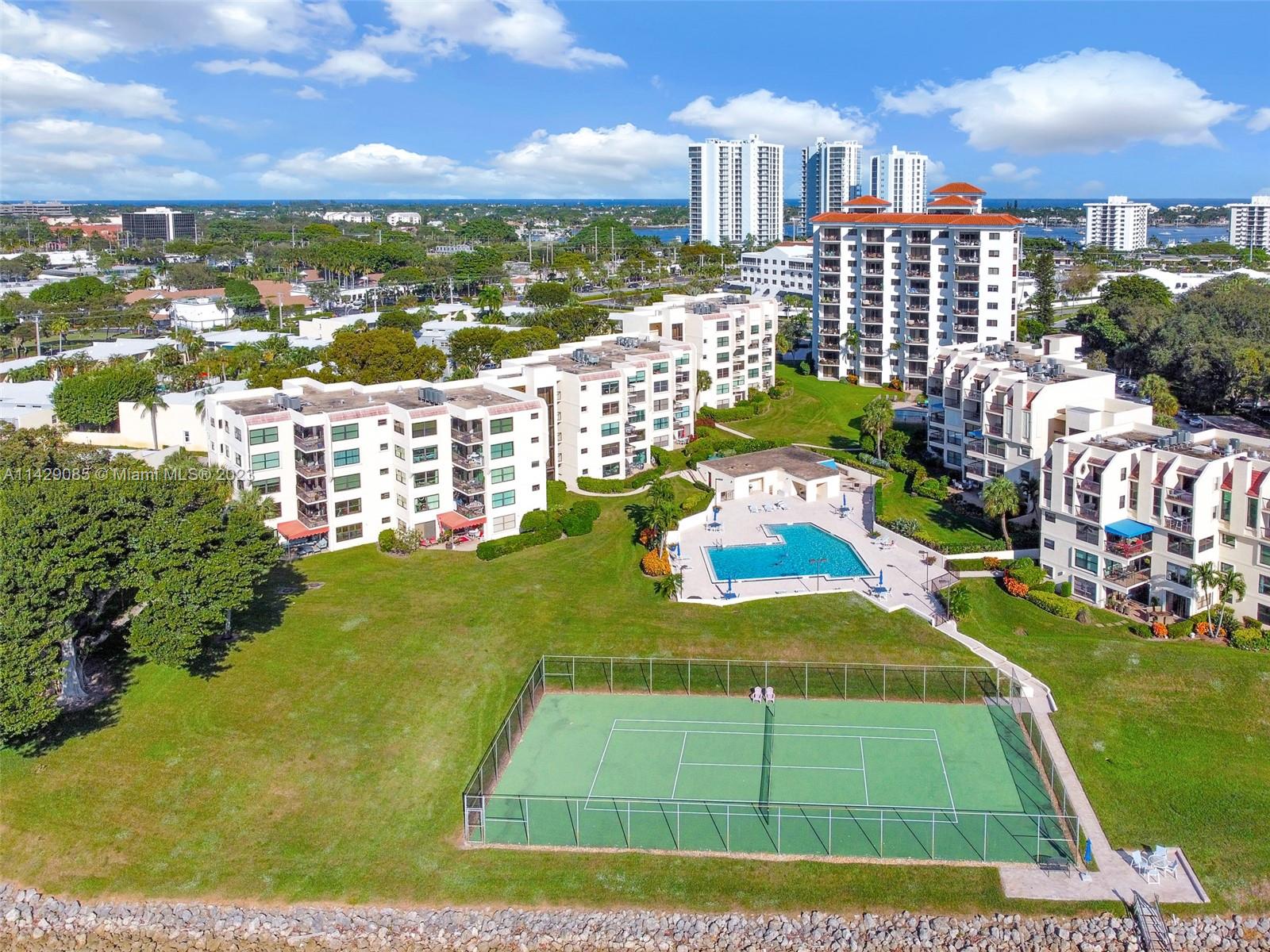 372 Golfview Rd Unit: 201
