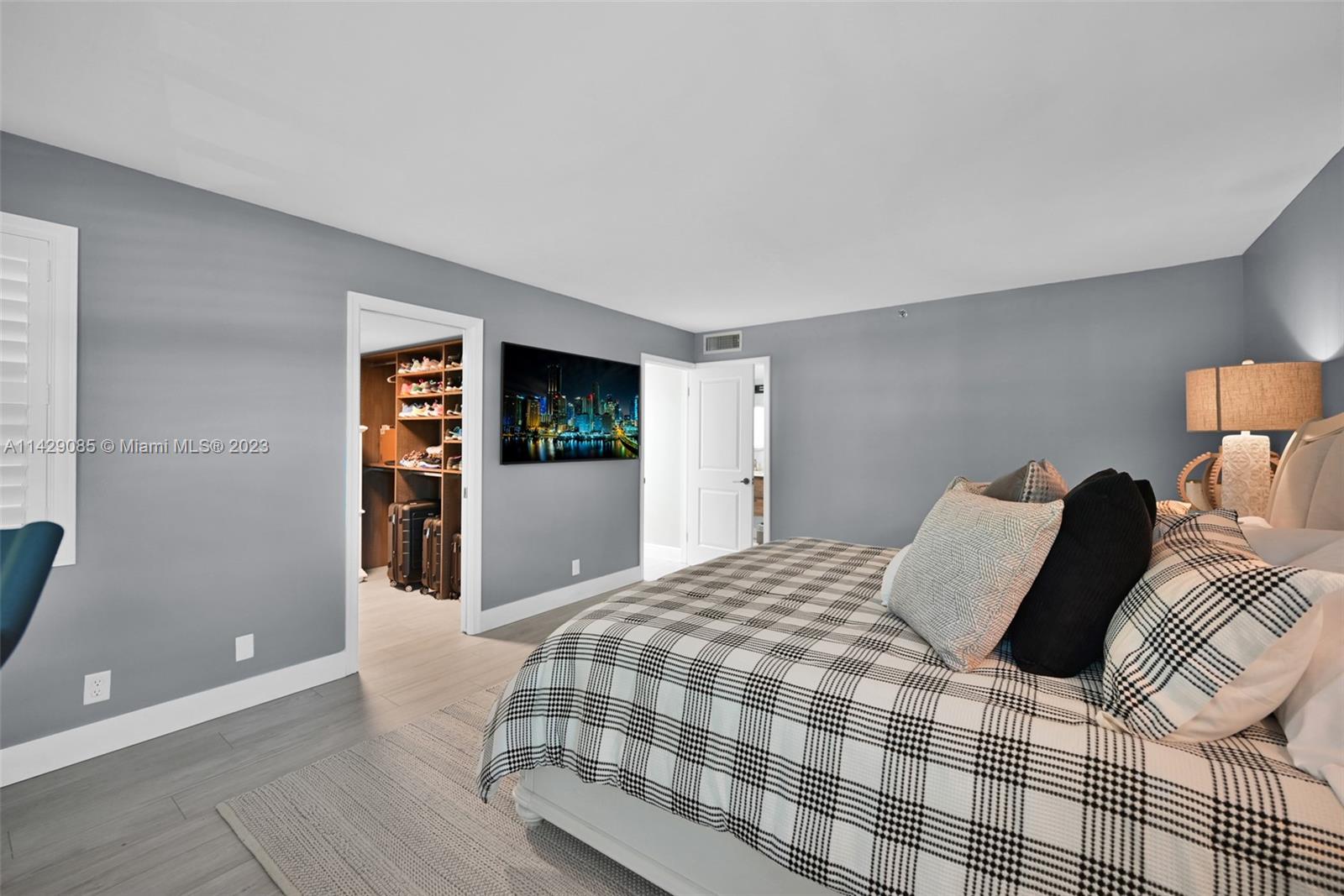 372 Golfview Rd Unit: 201