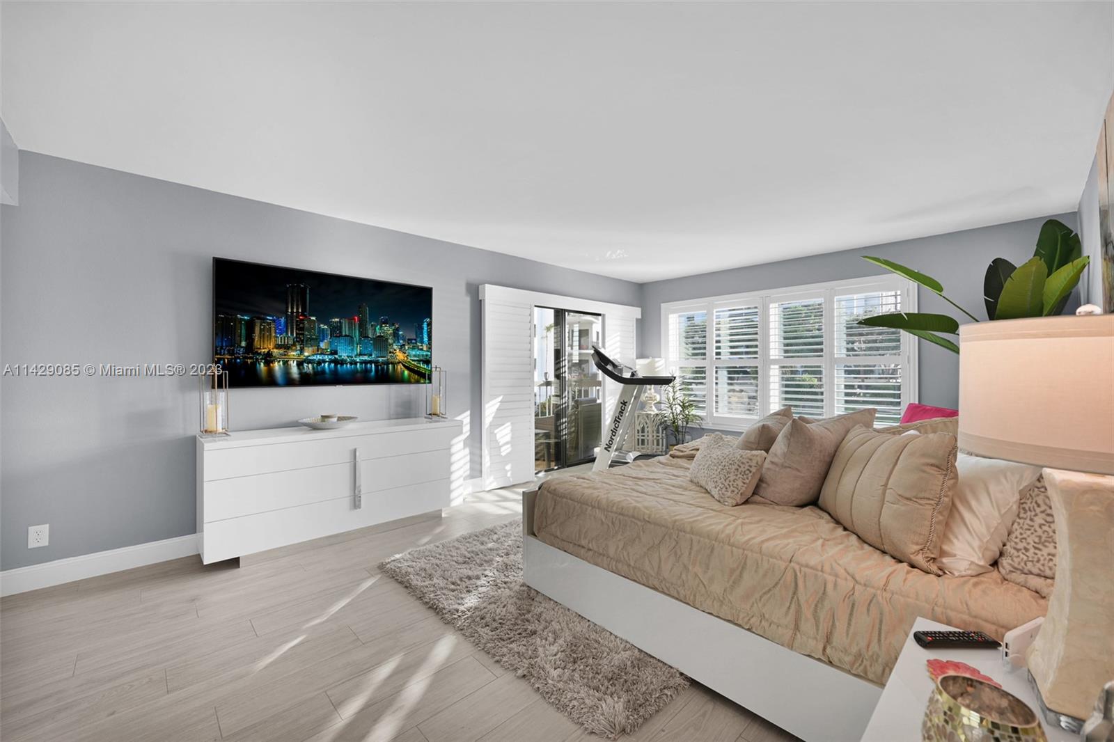 372 Golfview Rd Unit: 201