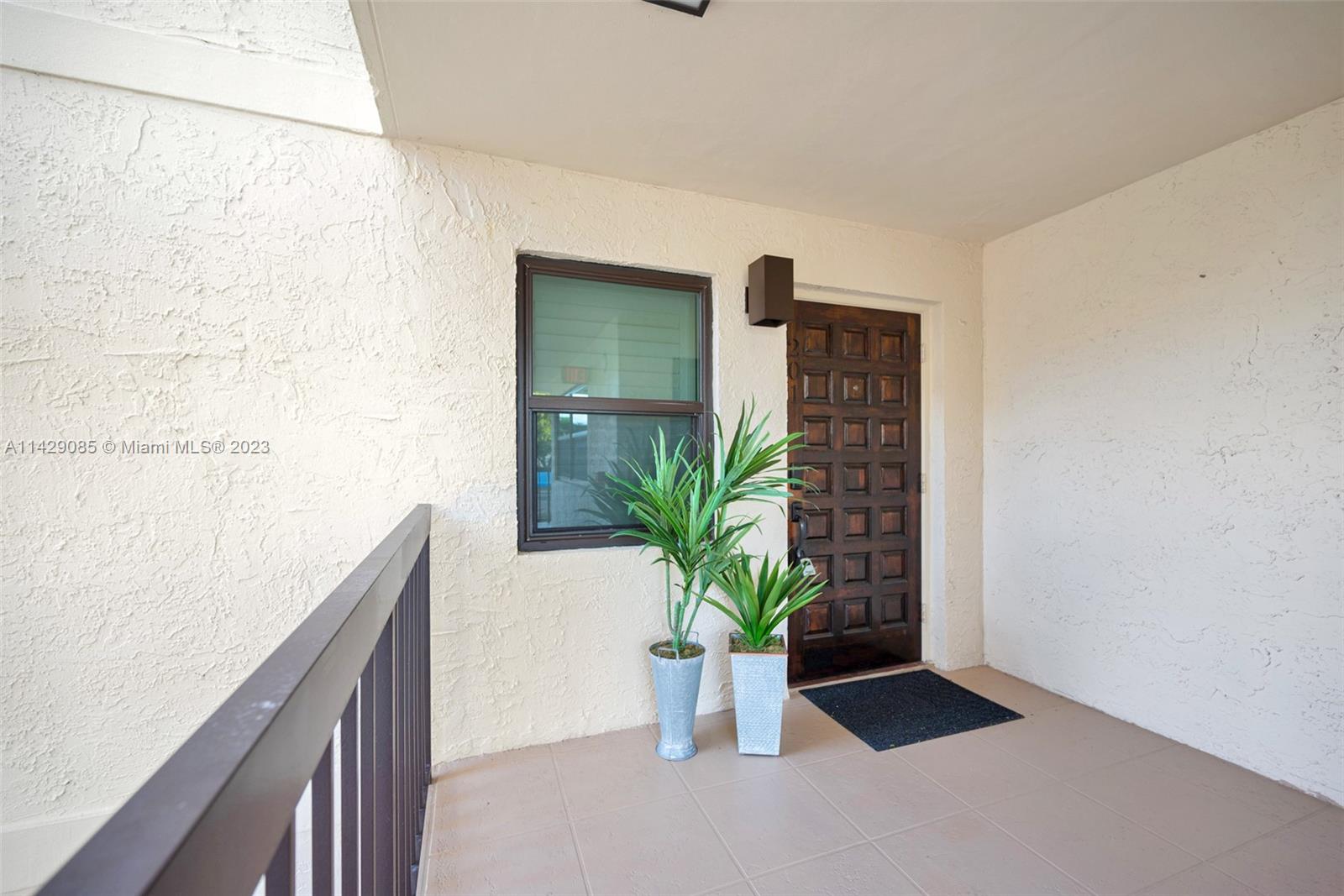 372 Golfview Rd Unit: 201