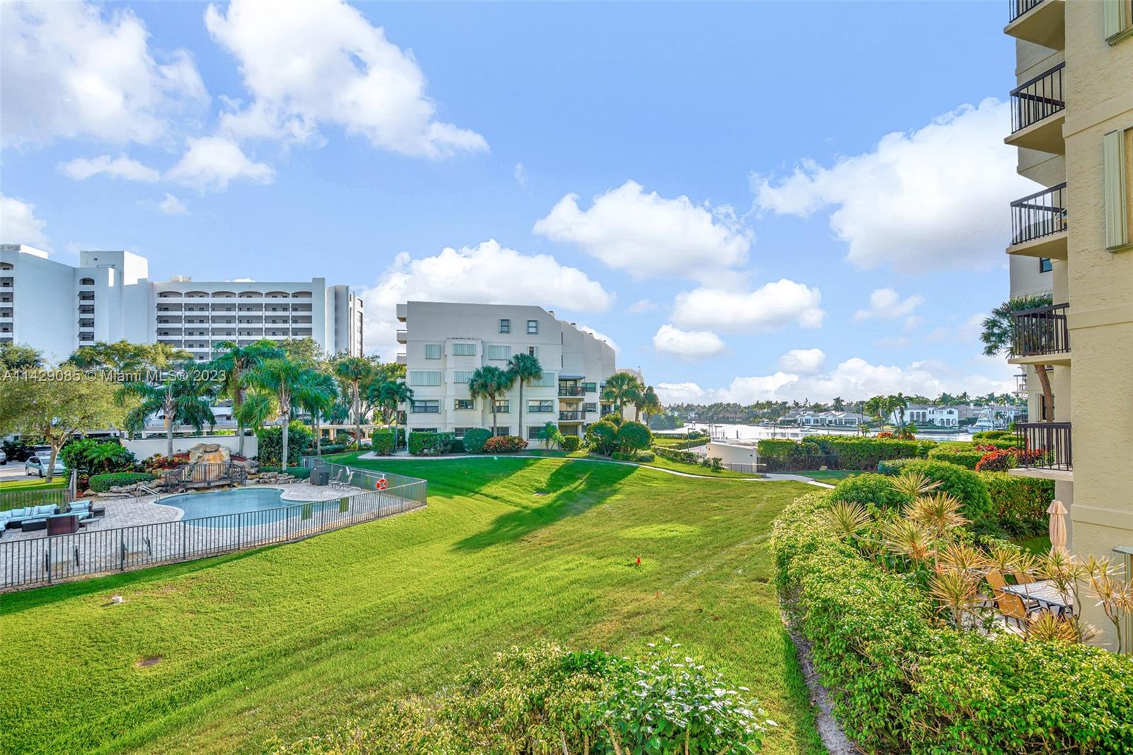 372 Golfview Rd Unit: 201