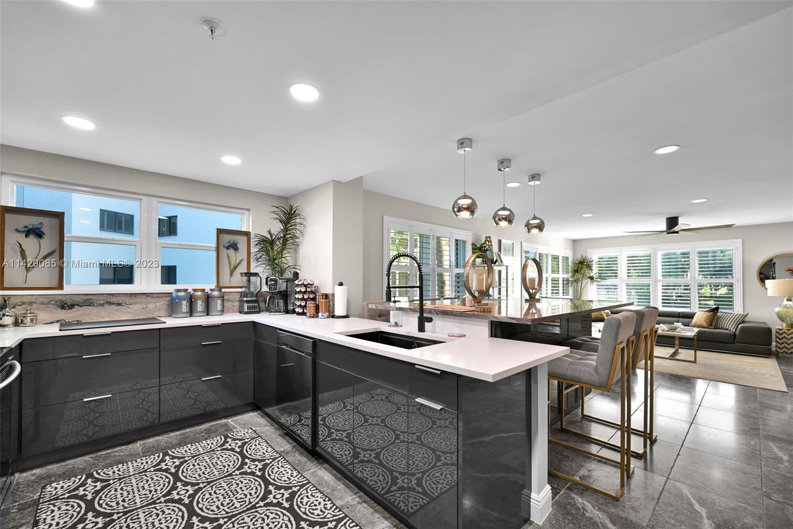372 Golfview Rd Unit: 201
