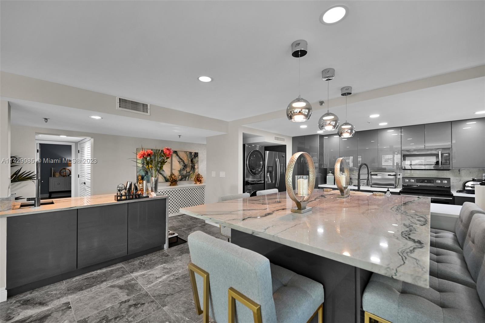 372 Golfview Rd Unit: 201