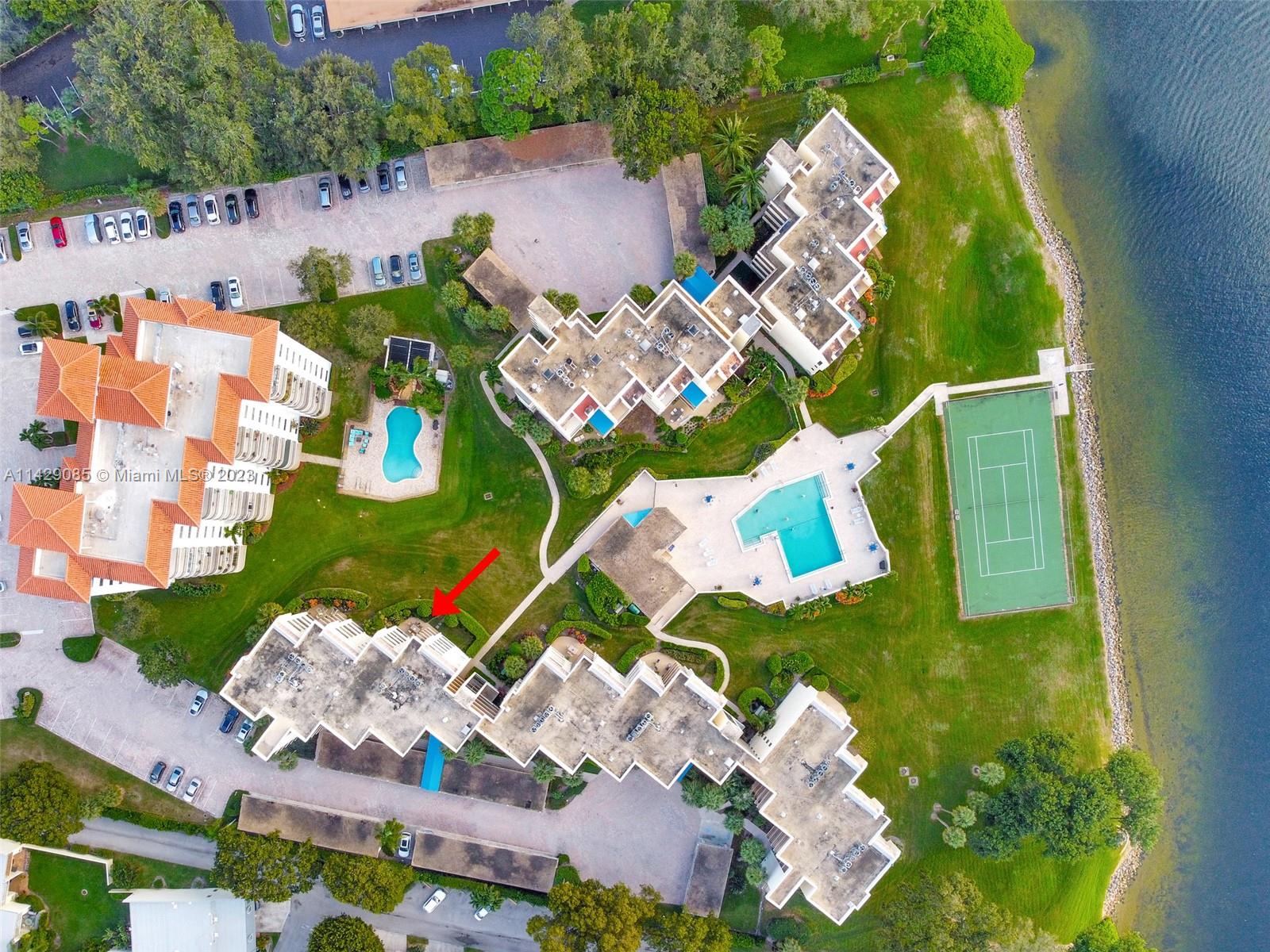 372 Golfview Rd Unit: 201