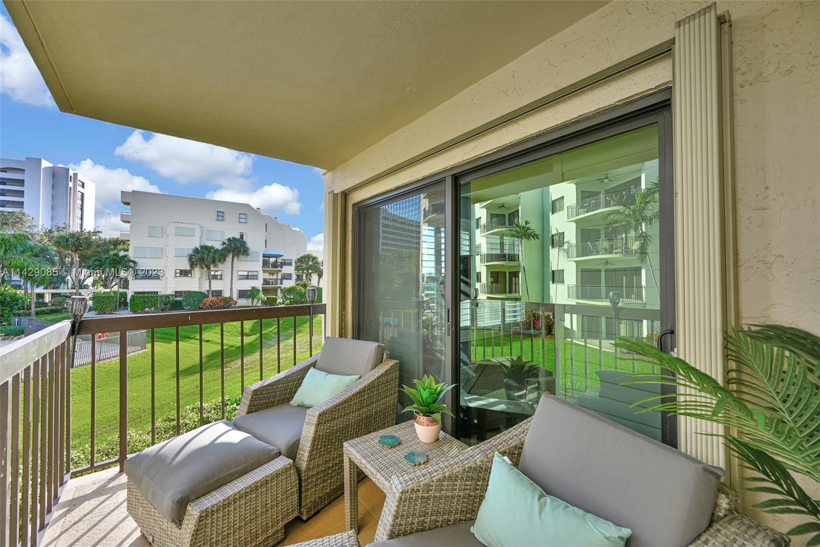 372 Golfview Rd Unit: 201