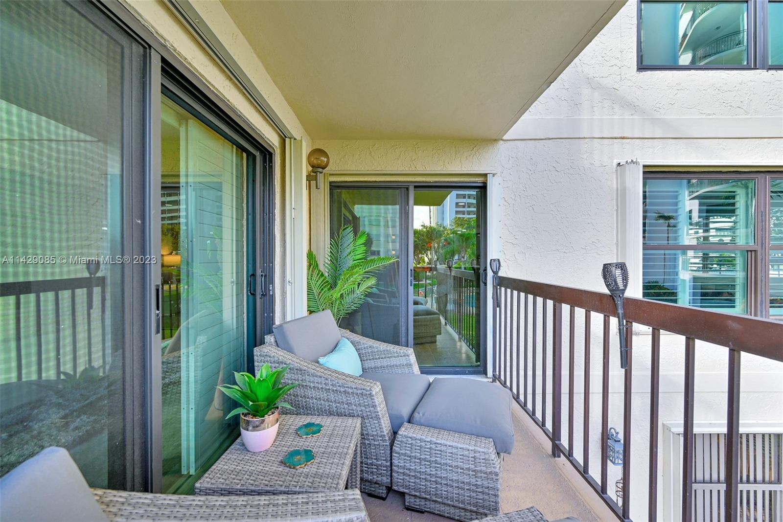 372 Golfview Rd Unit: 201