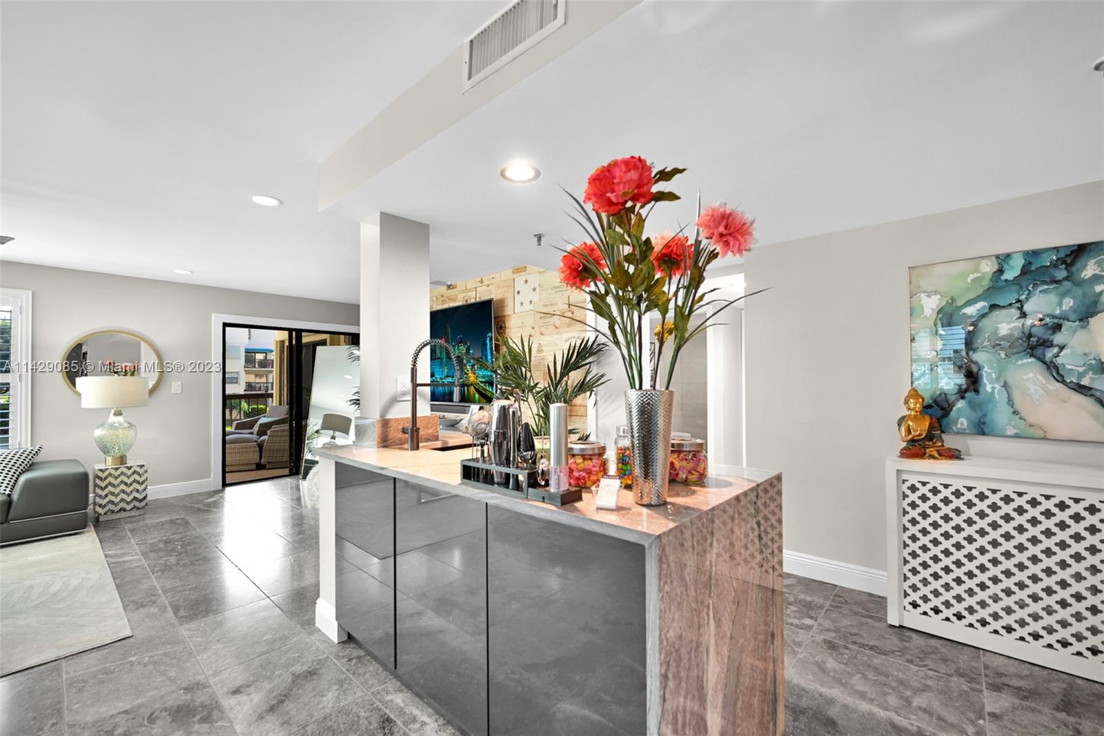 372 Golfview Rd Unit: 201