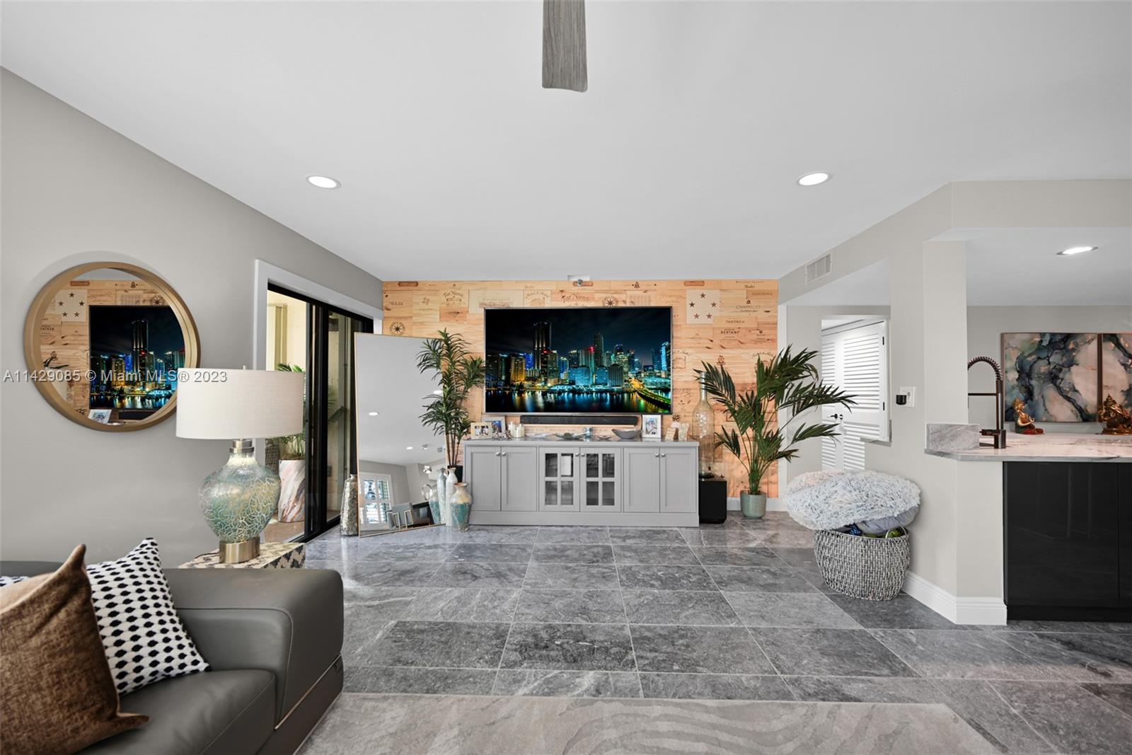 372 Golfview Rd Unit: 201
