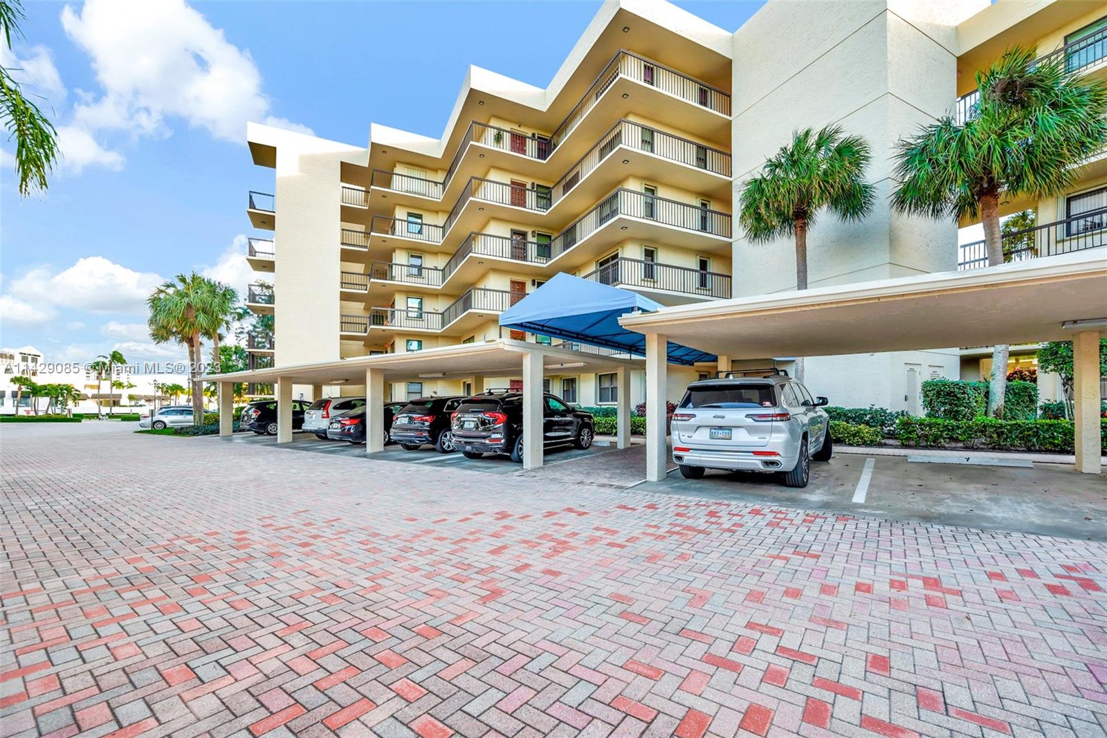 372 Golfview Rd Unit: 201