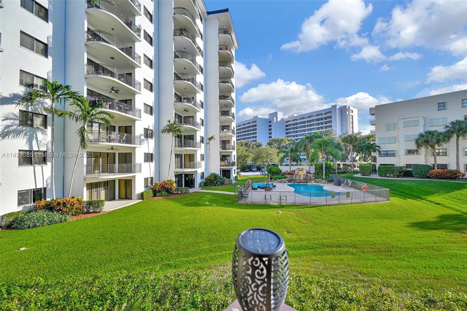 372 Golfview Rd Unit: 201