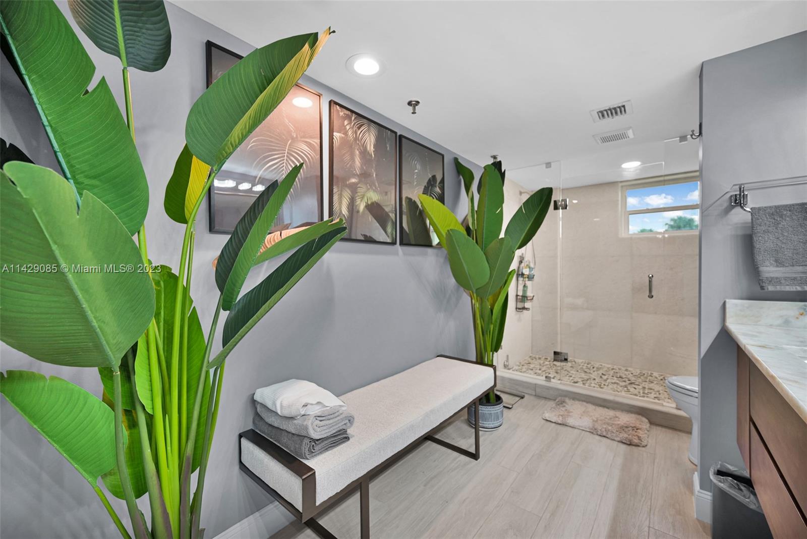 372 Golfview Rd Unit: 201