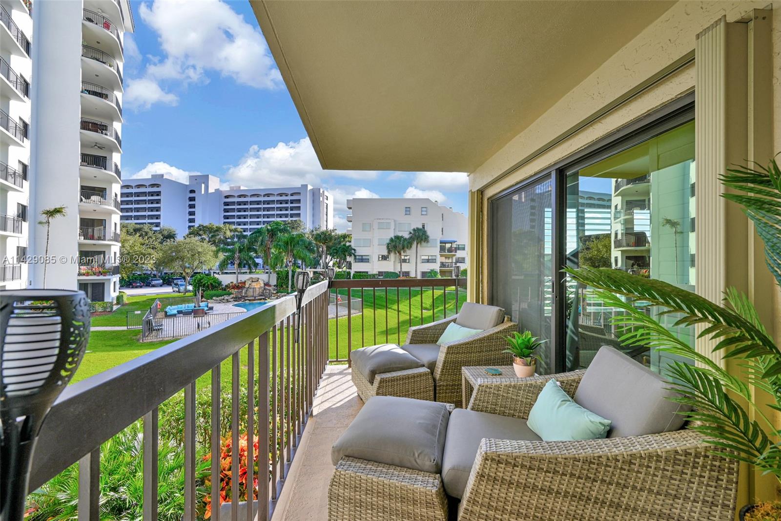 372 Golfview Rd Unit: 201
