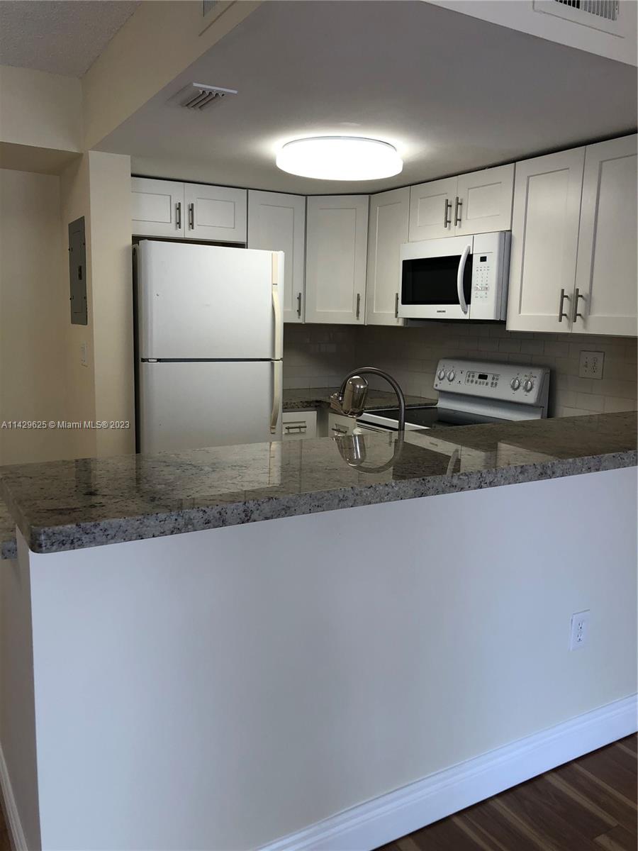 8540 NW 6th Ln Unit: 7-206