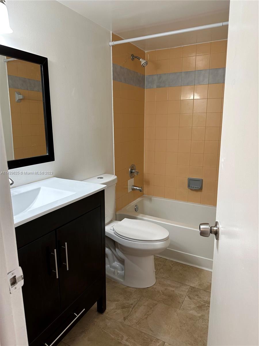 8540 NW 6th Ln Unit: 7-206