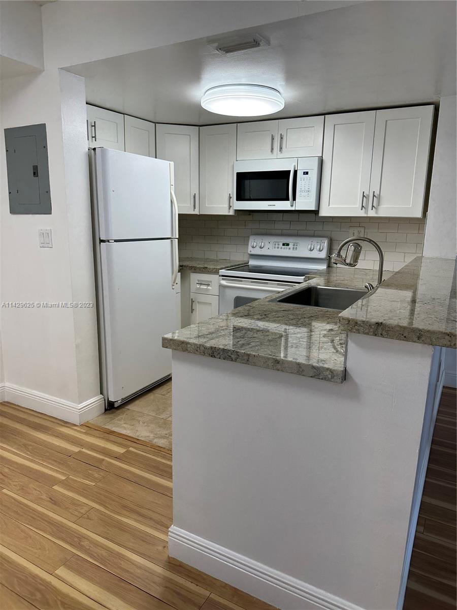 8540 NW 6th Ln Unit: 7-206