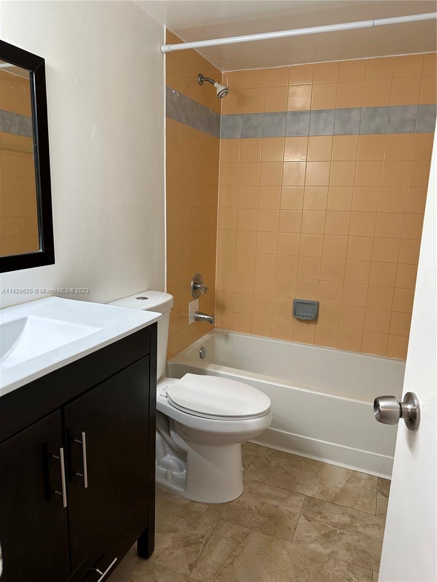 8540 NW 6th Ln Unit: 7-206