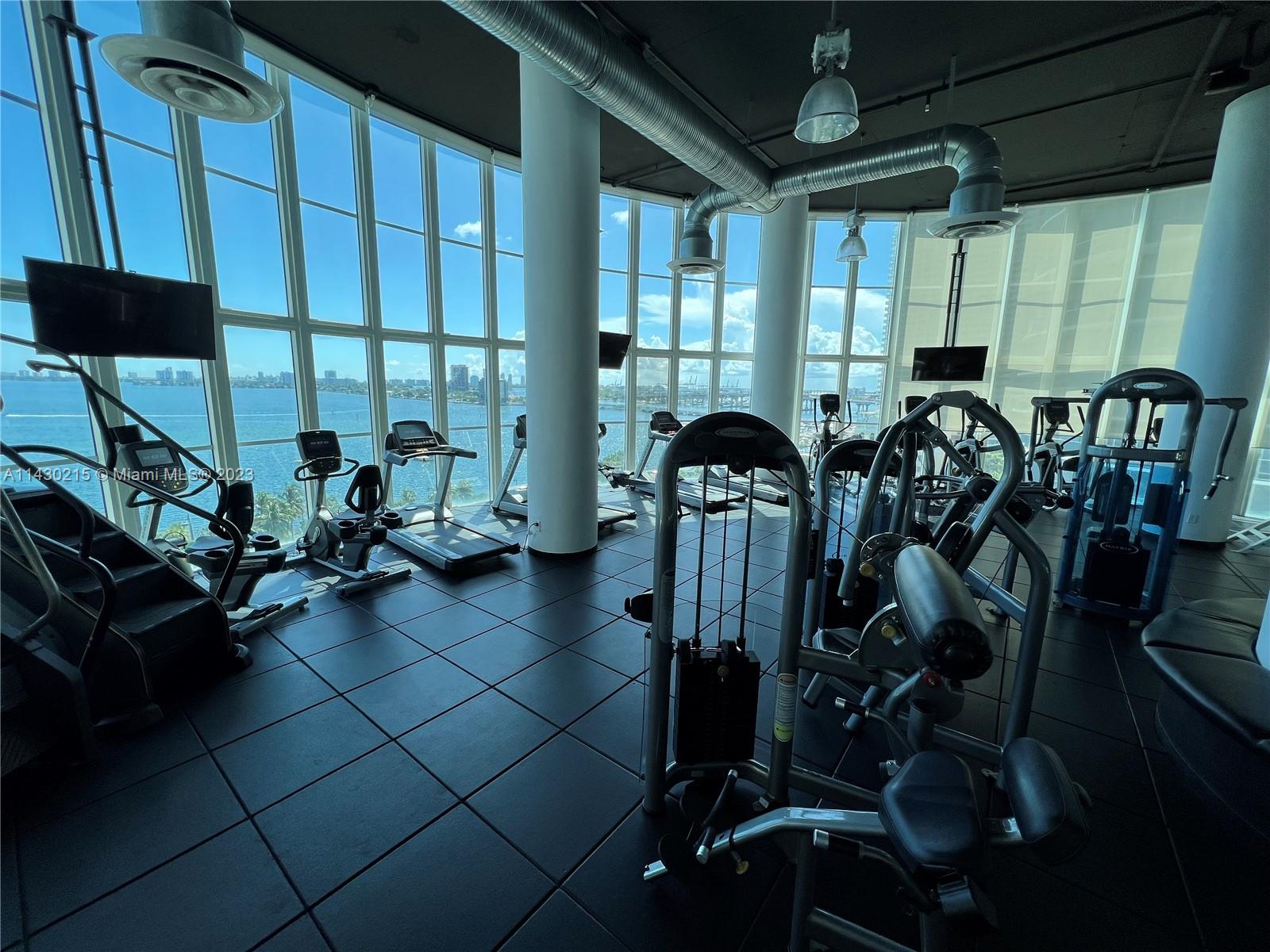 1800 N Bayshore Dr # 3904