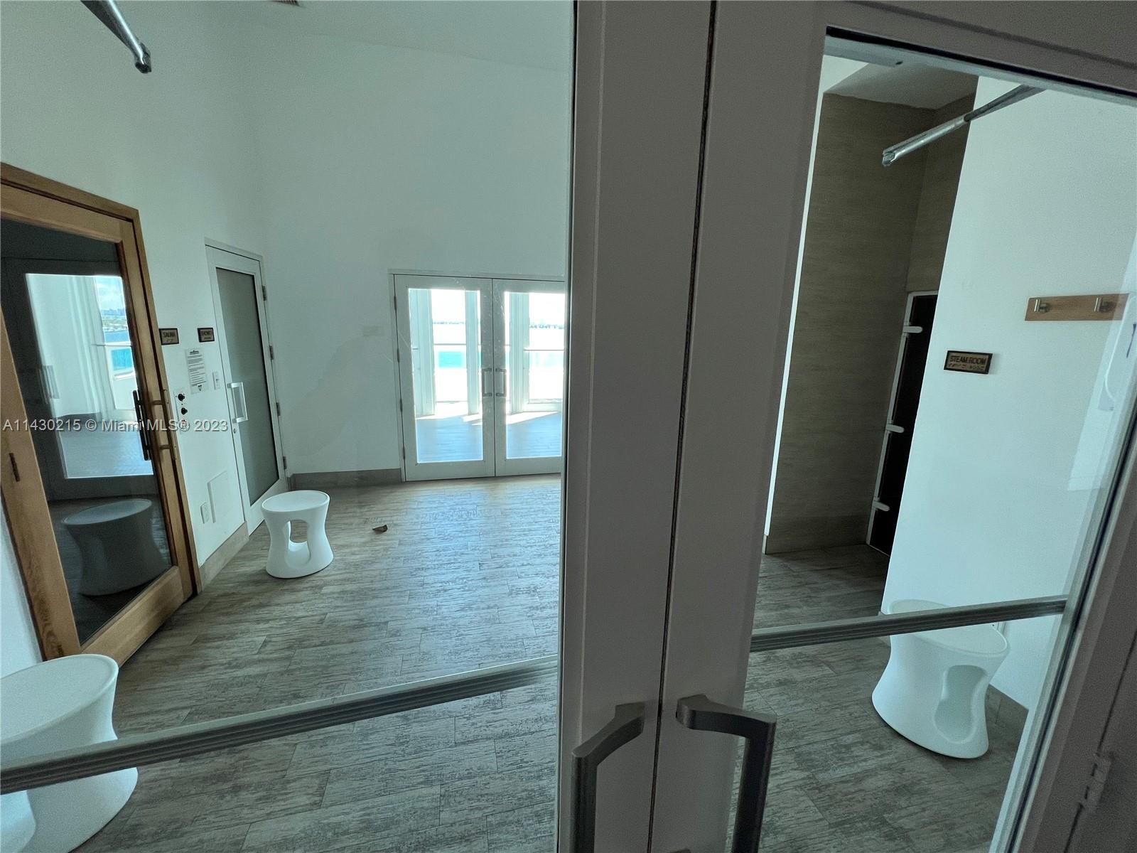 1800 N Bayshore Dr # 3904