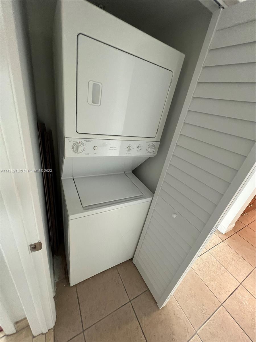 1800 N Bayshore Dr # 3904