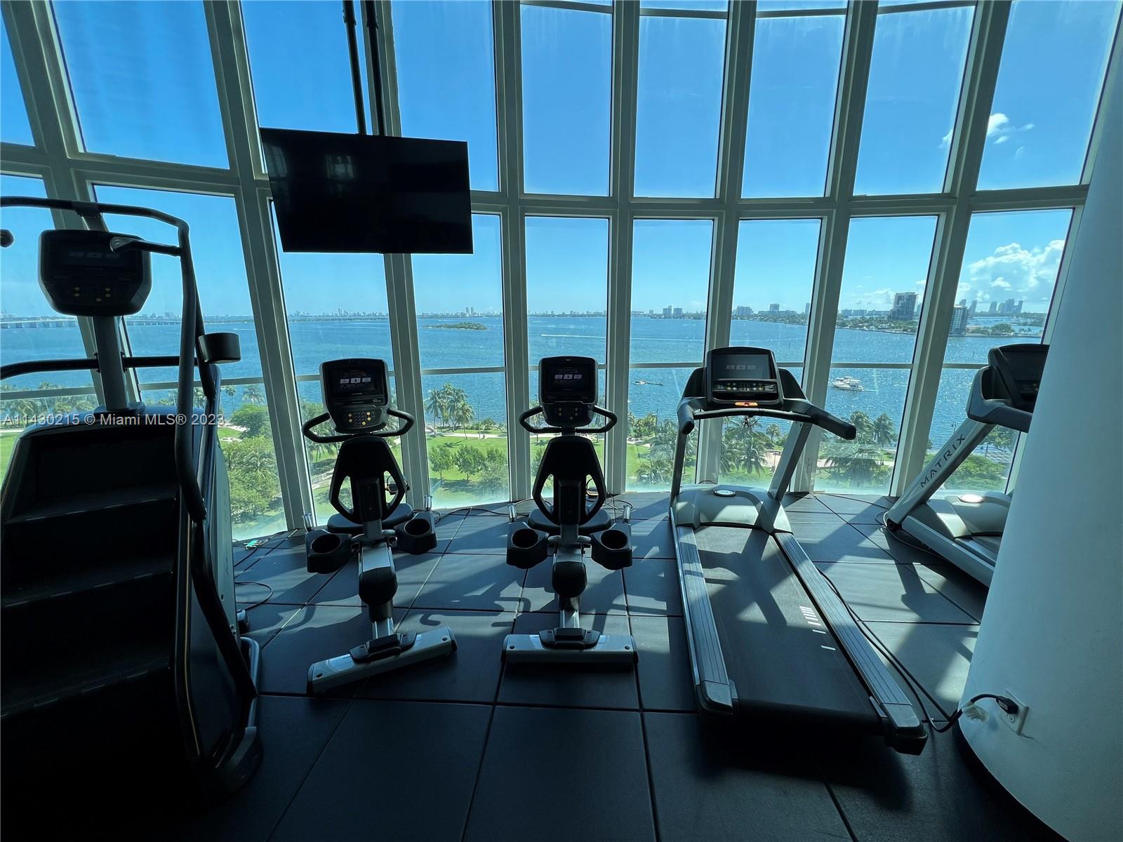 1800 N Bayshore Dr # 3904