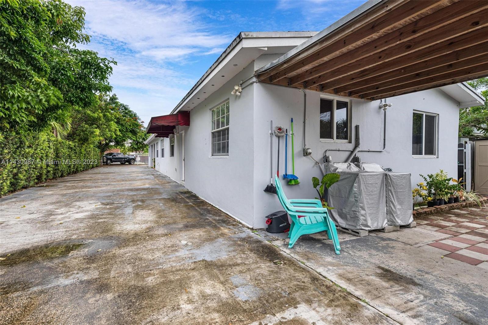 2525 NW 33rd St
