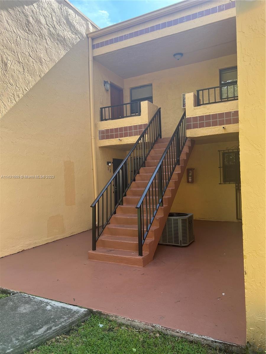 10857 NW 7th St # 17 Unit: 22-17