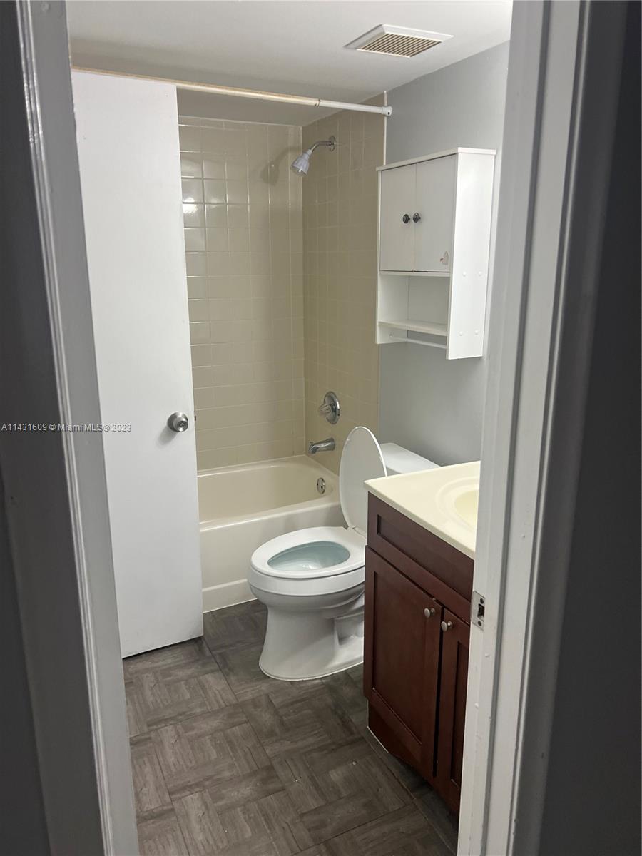 10857 NW 7th St # 17 Unit: 22-17