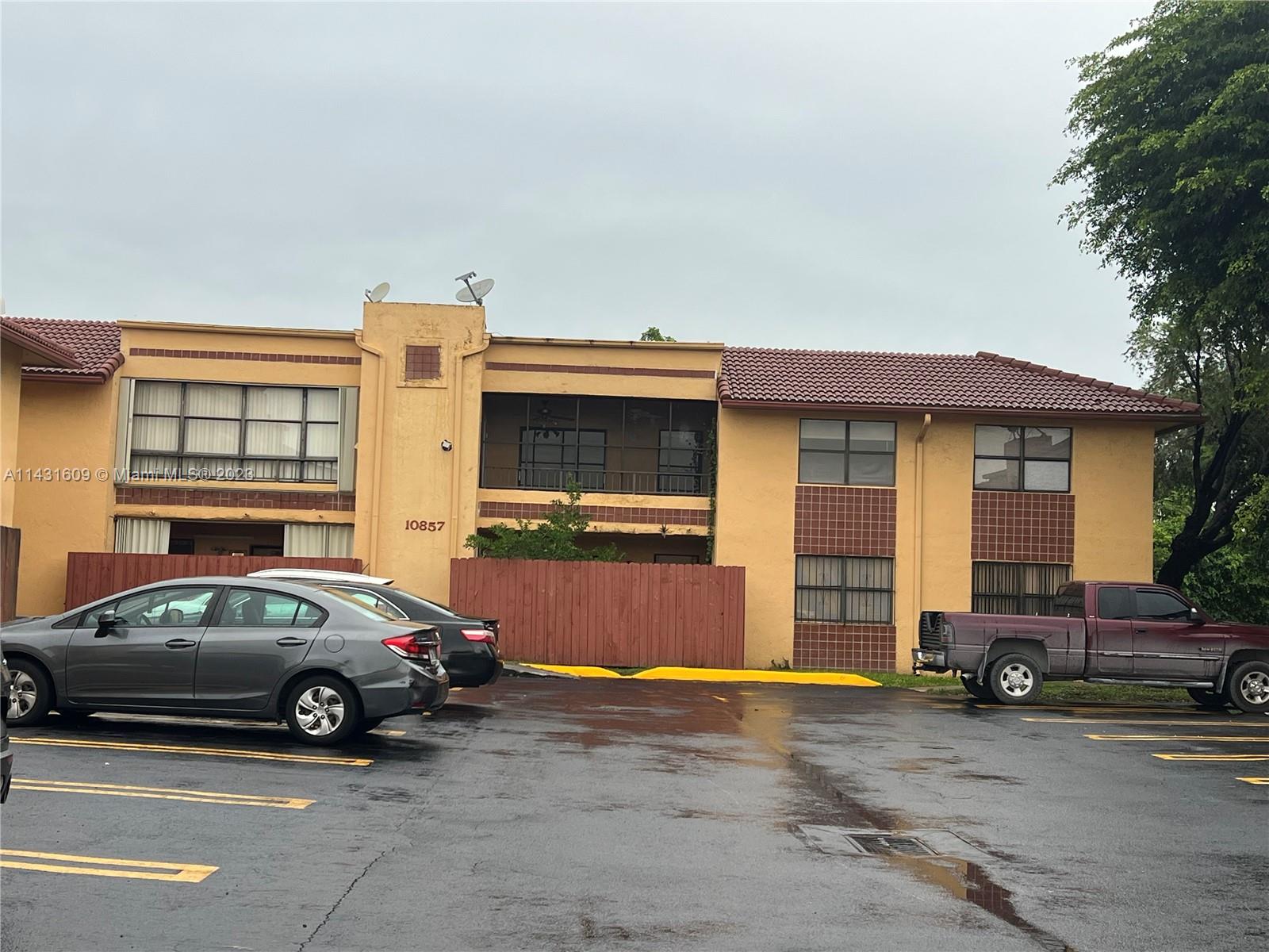 10857 NW 7th St # 17 Unit: 22-17