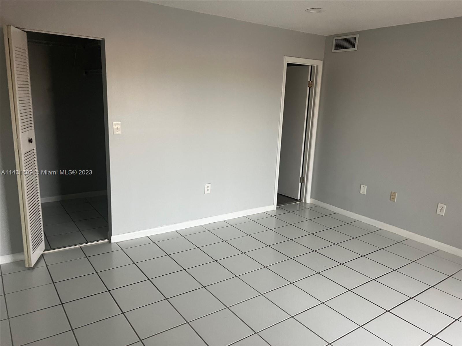 10857 NW 7th St # 17 Unit: 22-17