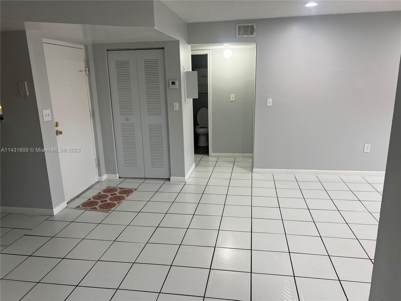 10857 NW 7th St # 17 Unit: 22-17