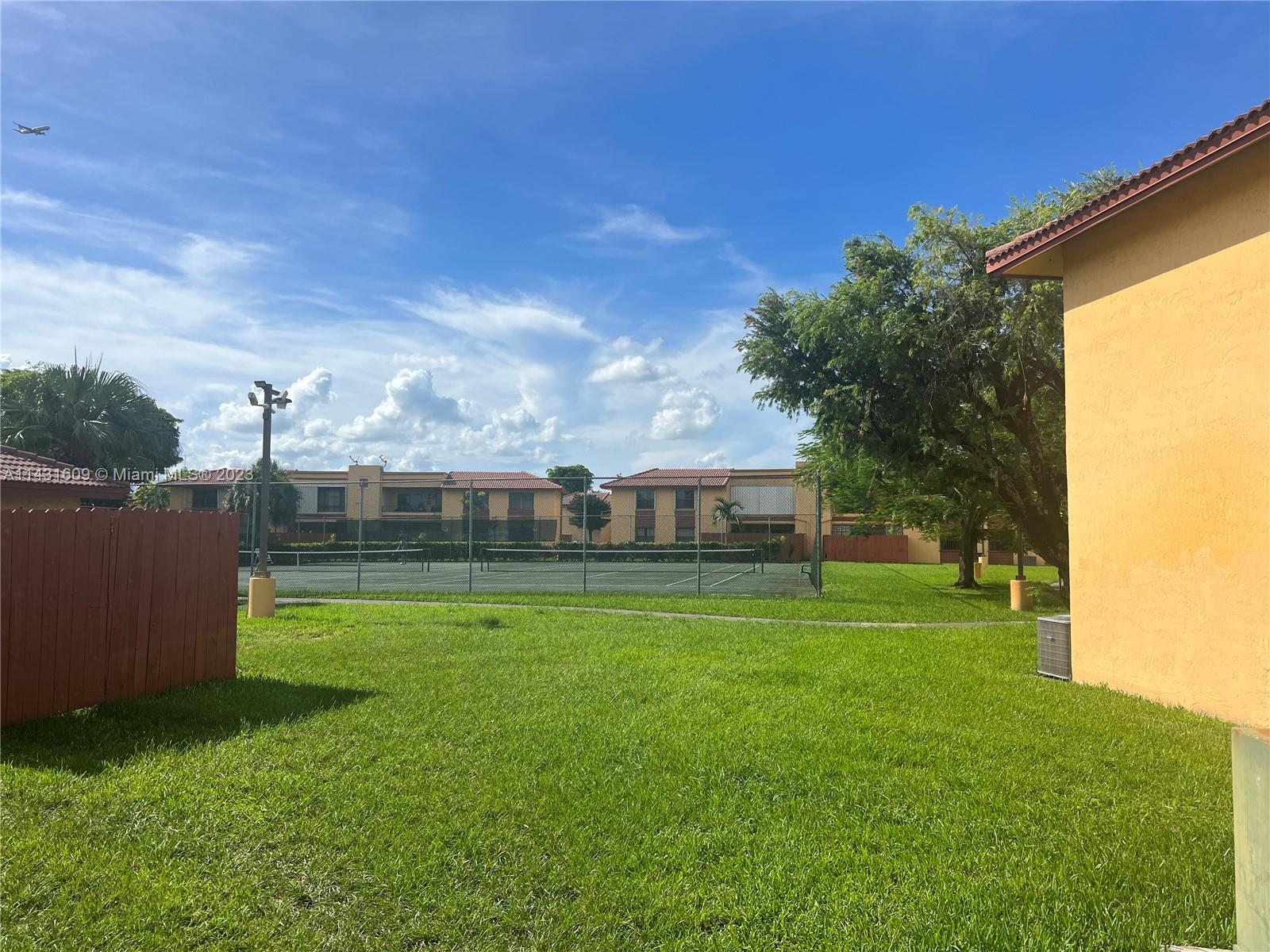 10857 NW 7th St # 17 Unit: 22-17