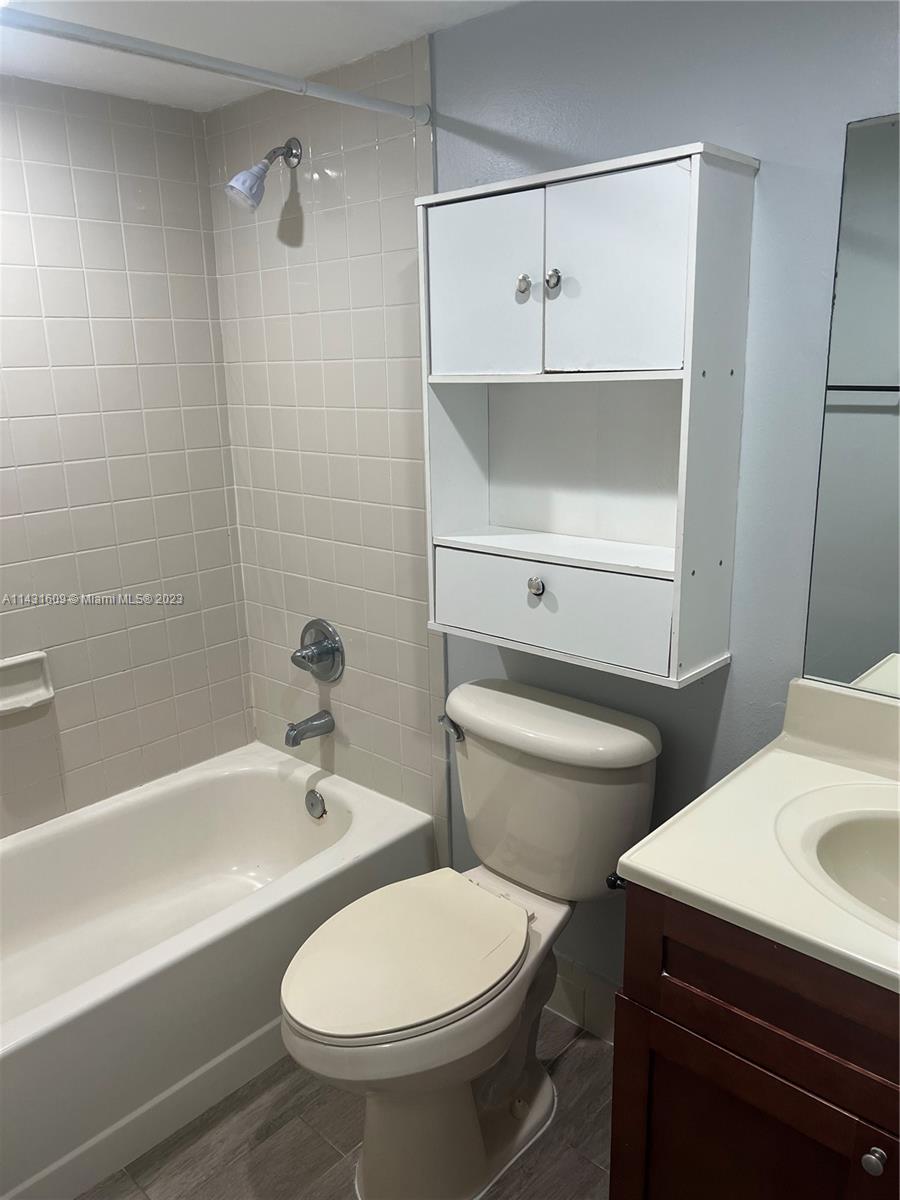 10857 NW 7th St # 17 Unit: 22-17