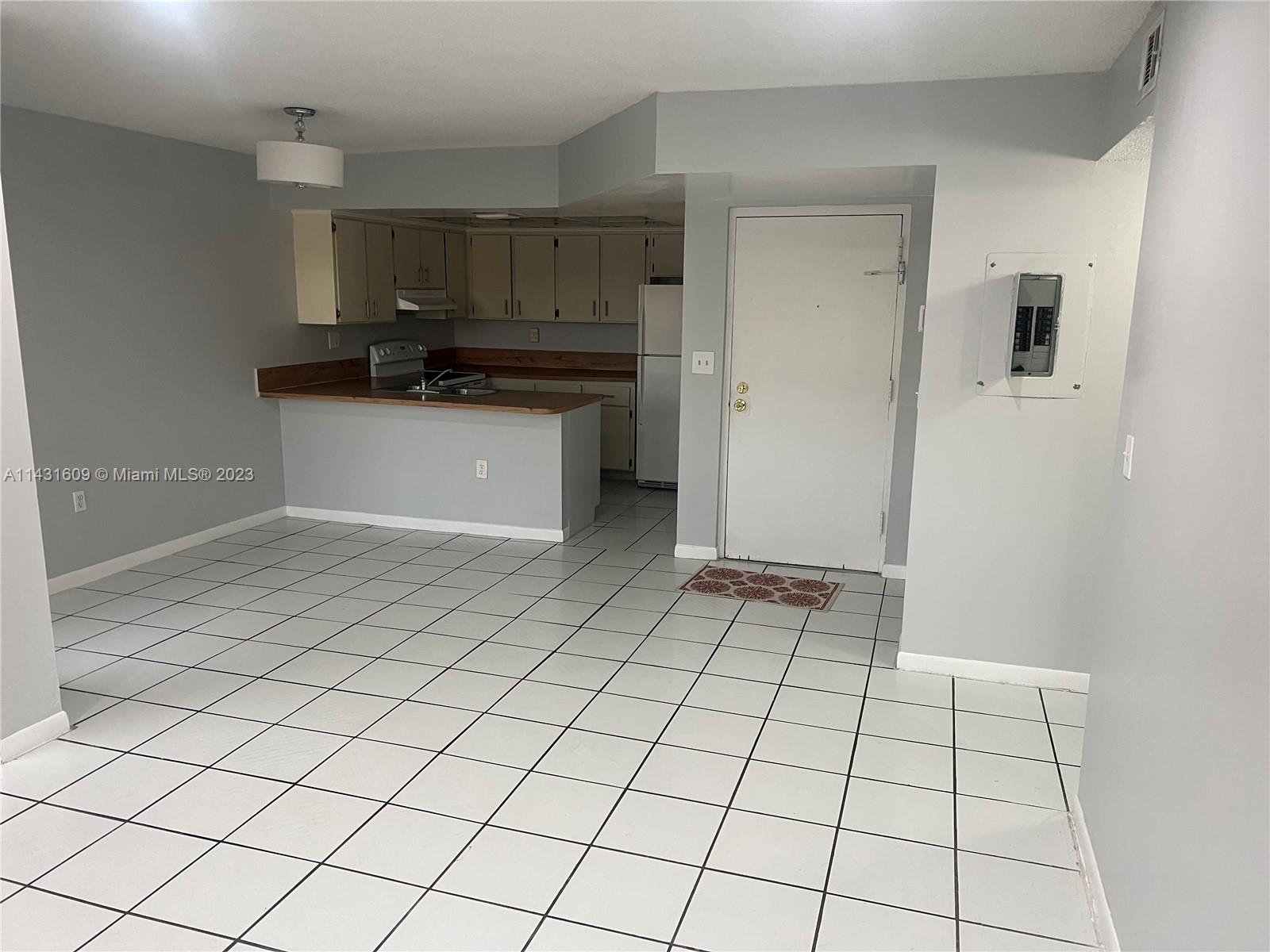 10857 NW 7th St # 17 Unit: 22-17