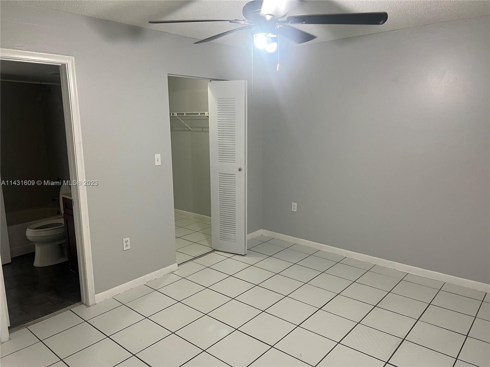10857 NW 7th St # 17 Unit: 22-17