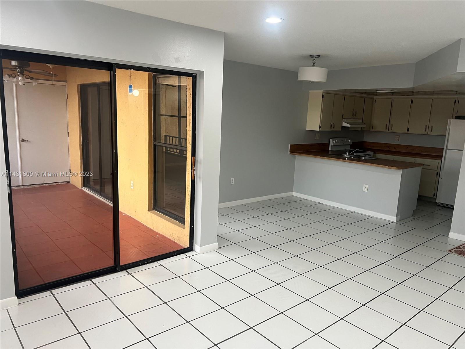 10857 NW 7th St # 17 Unit: 22-17