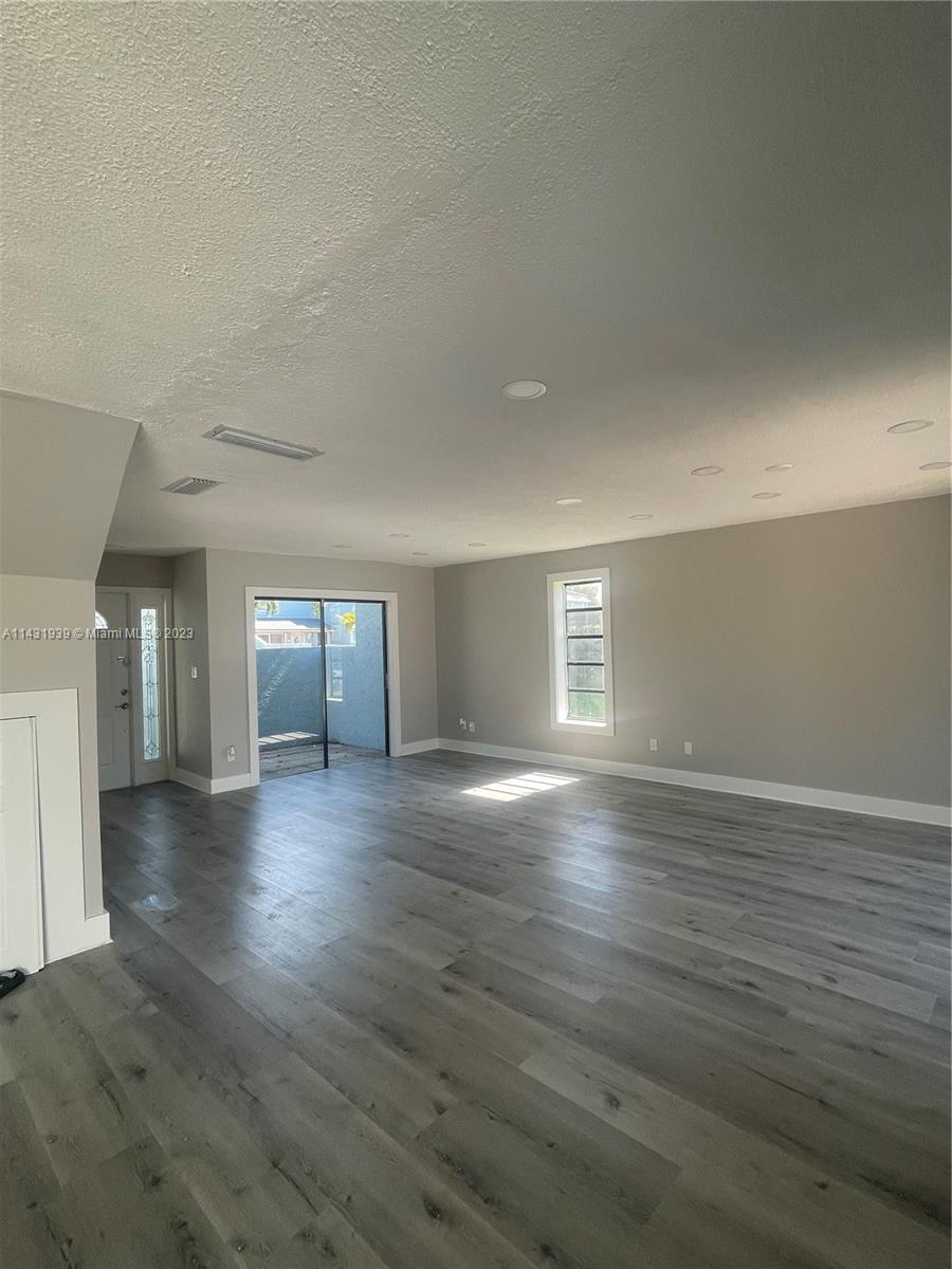 3860 SW 107th Ave # 11 Unit: 1-11
