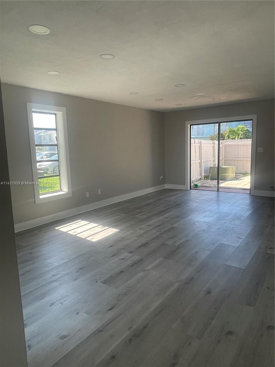 3860 SW 107th Ave # 11 Unit: 1-11