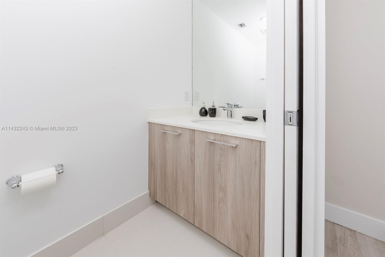 501 NE 31st St Unit: 3507