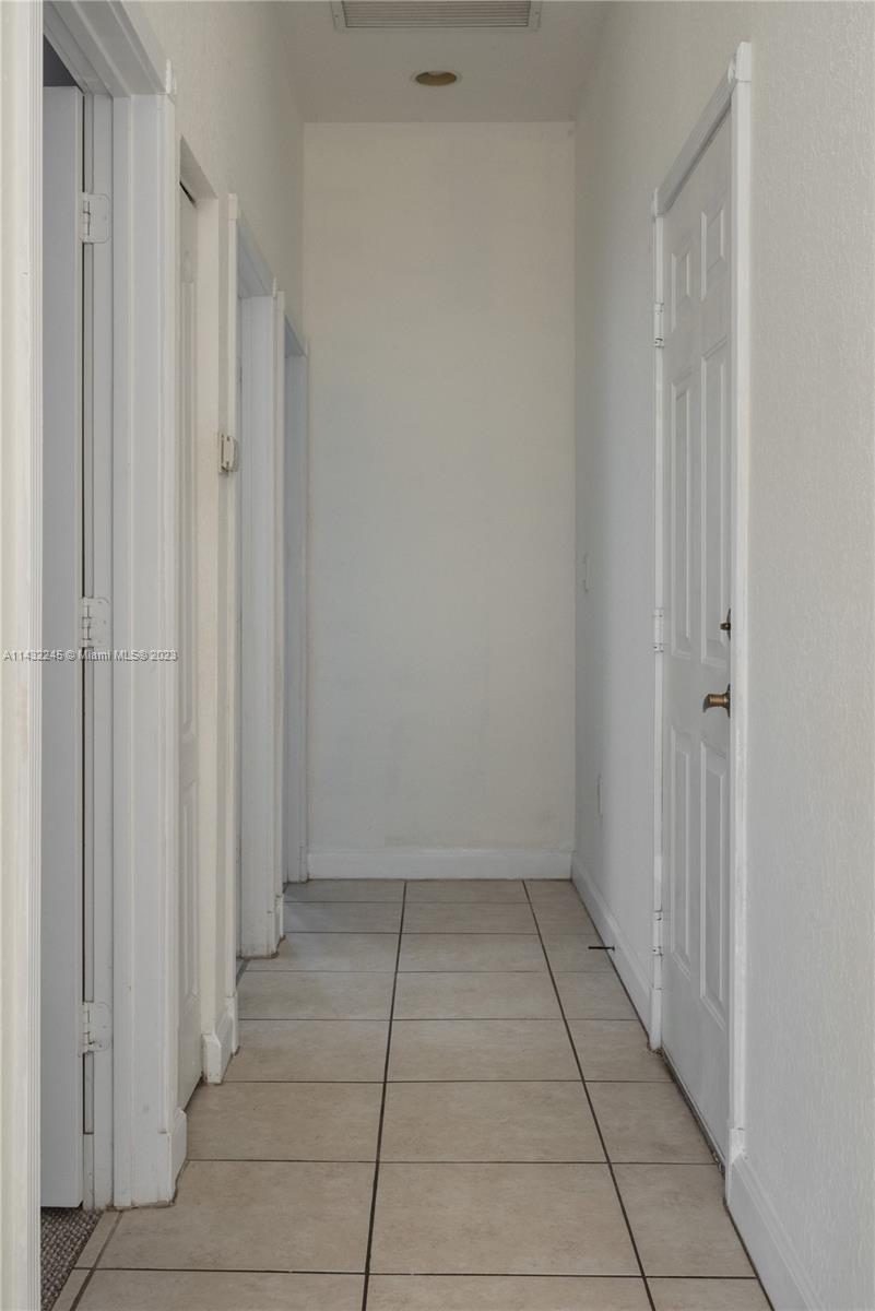 1033 NE 40th Rd