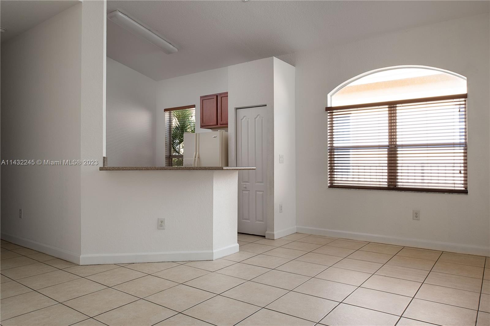 1033 NE 40th Rd