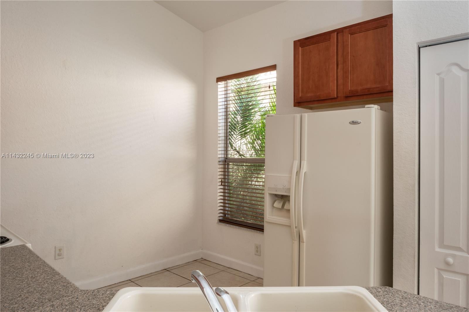 1033 NE 40th Rd
