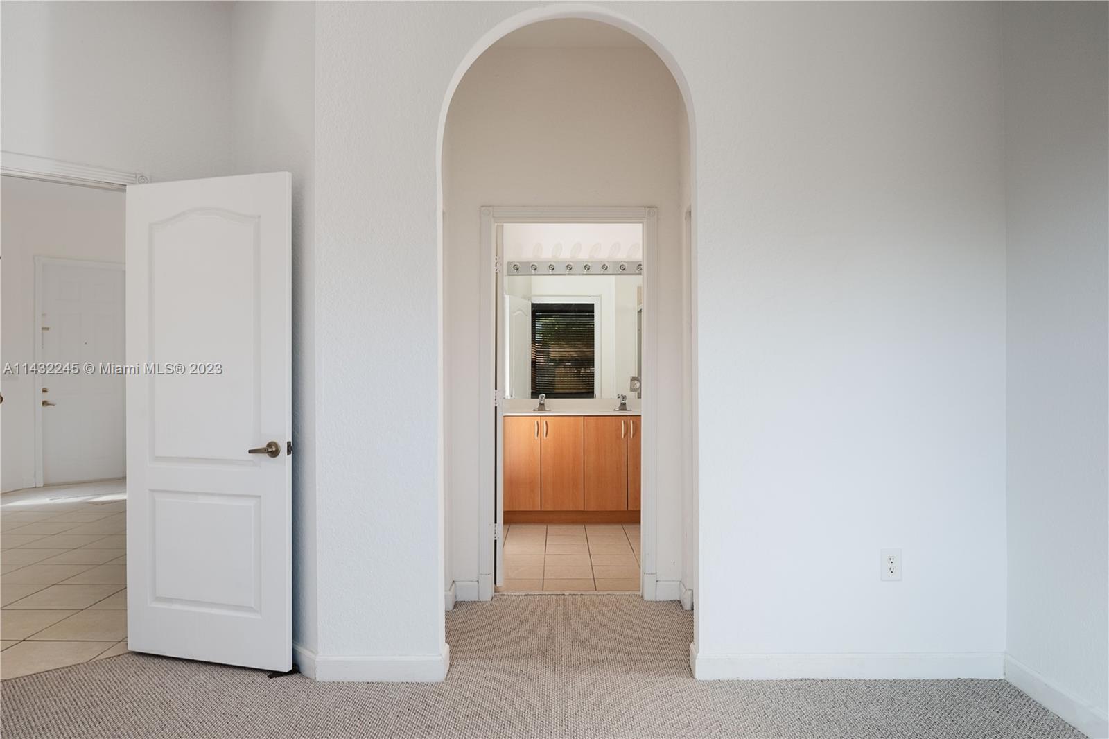 1033 NE 40th Rd