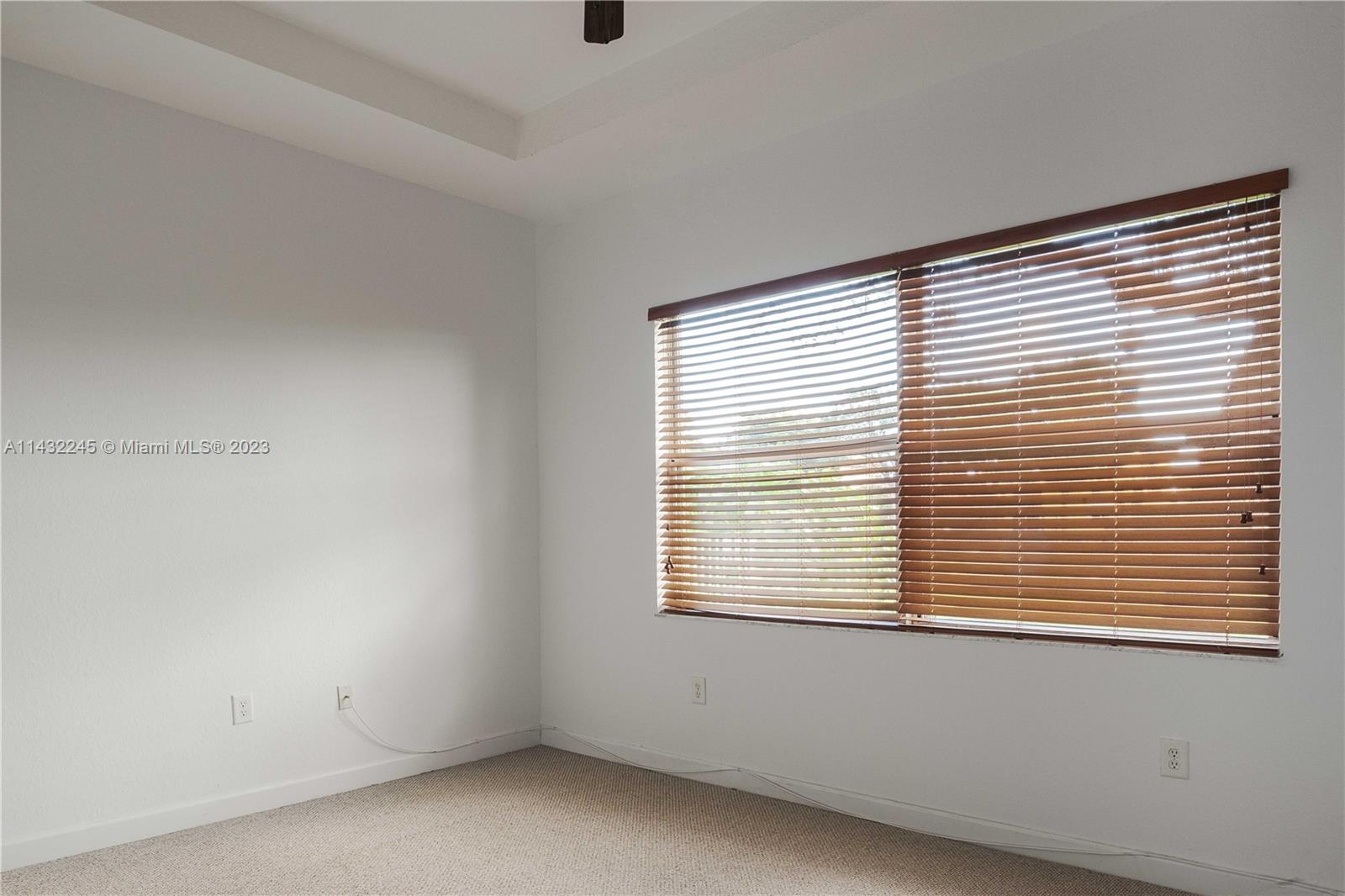 1033 NE 40th Rd